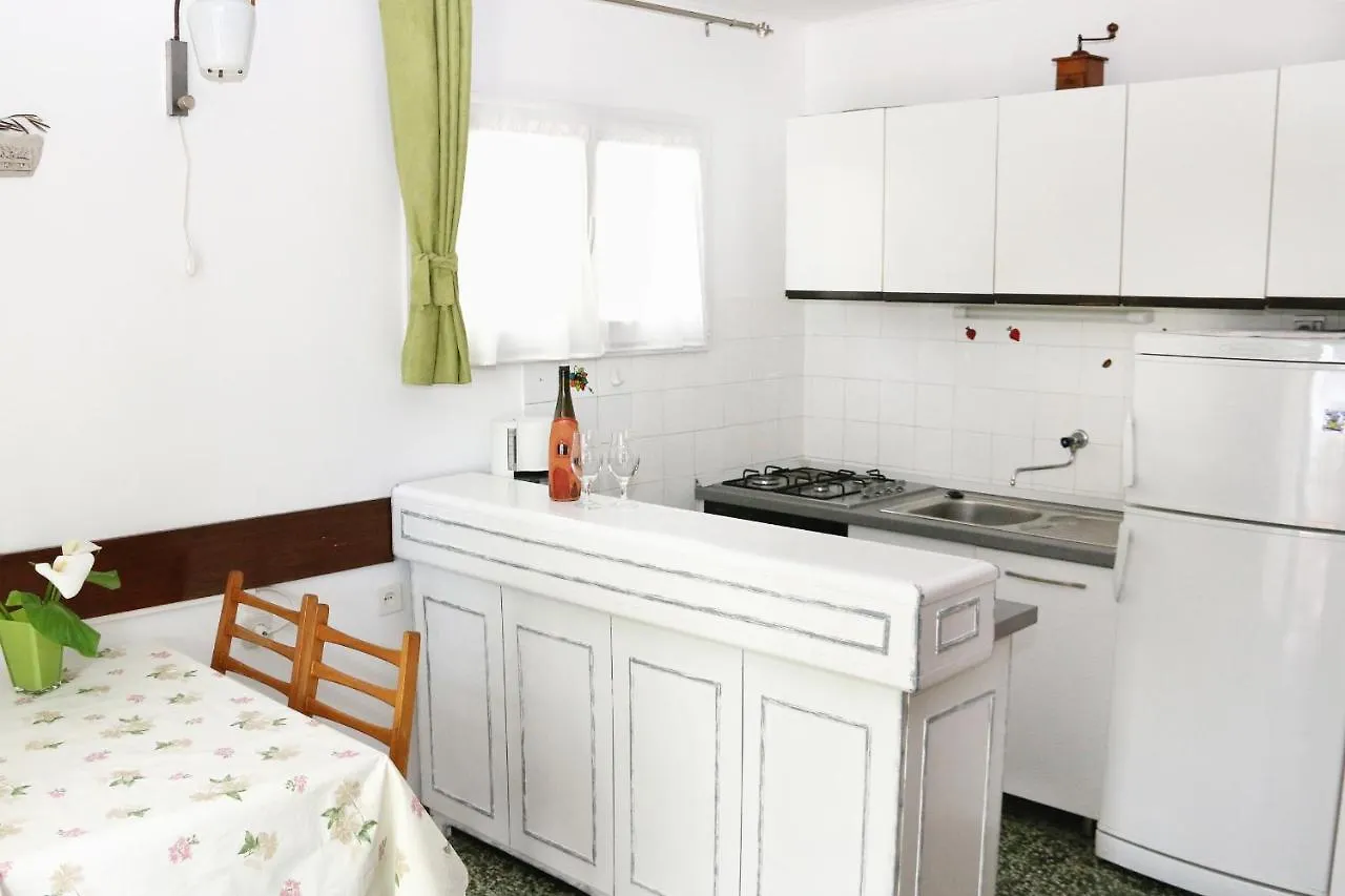 Family Friendly Apartments With A Swimming Pool Okrug Donji, Ciovo - 8072